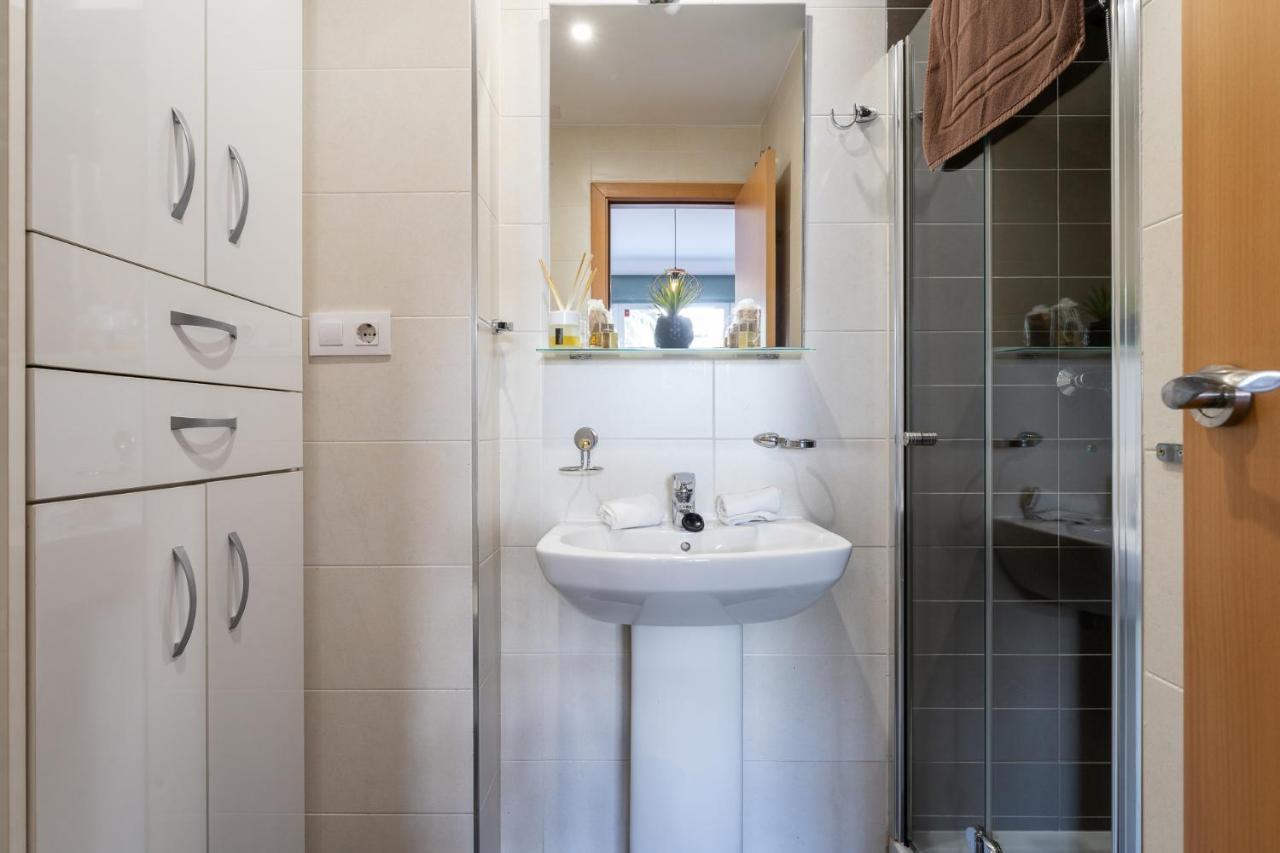 Spacious 2bed Family In Puerto Marina Lejlighed